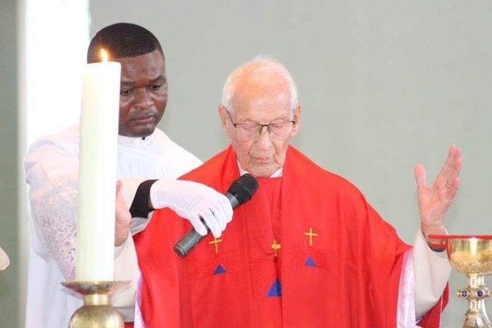 A l’occasion de la mort de l’éminent professeur émérite, Monseigneur Maurice PLEVOESTS, le Secrétaire General a l’Enseignement Supérieur et Universitaire présente ses condoléances a la communauté universitaire de l’ESU