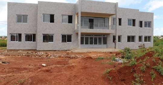 Son Excellence Monsieur le Ministre de l’Enseignement Supérieur et Universitaire, THOMAS LUHAKA LOSENDJOLA a inauguré un nouveau Bâtiment Administratif dans la Province du Haut-Katanga ainsi que les amphithéâtres et auditoires dans la Province du Lualaba